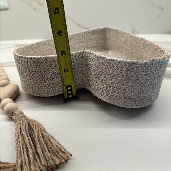 Woven wicker heart basket with wooden beads - Picture 3 of 8